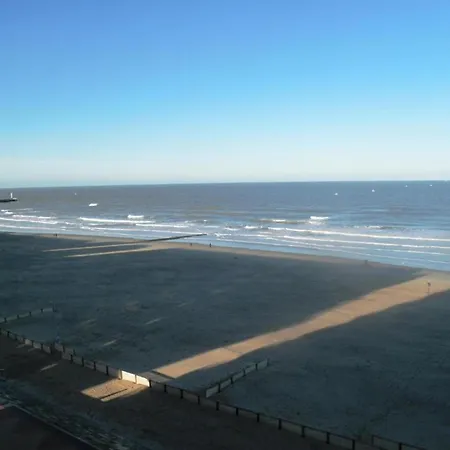 In Near Belgium Pier アパート *